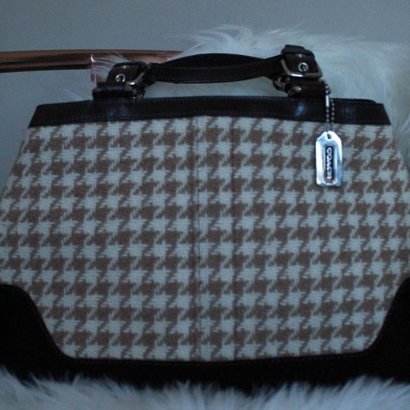 Coach - Picture 5 of 6